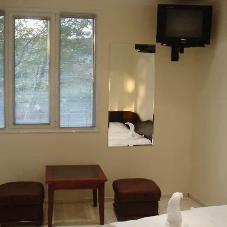 Family Niagara 3* فارنا