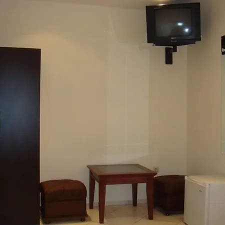 Family Niagara 3* فارنا