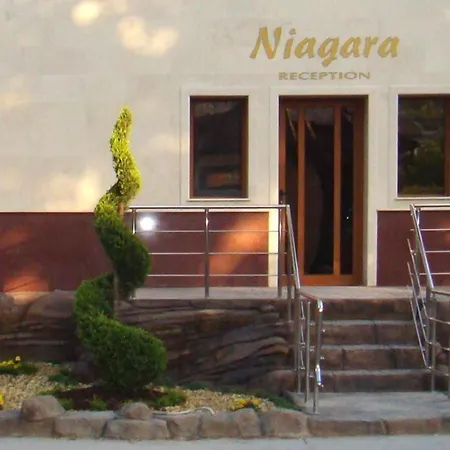 Family Niagara 3* فارنا