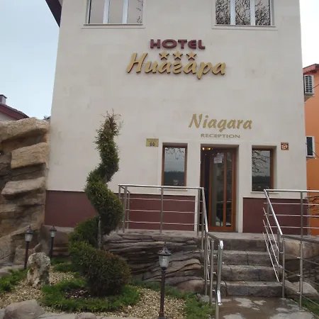 Family Niagara فندق فارنا