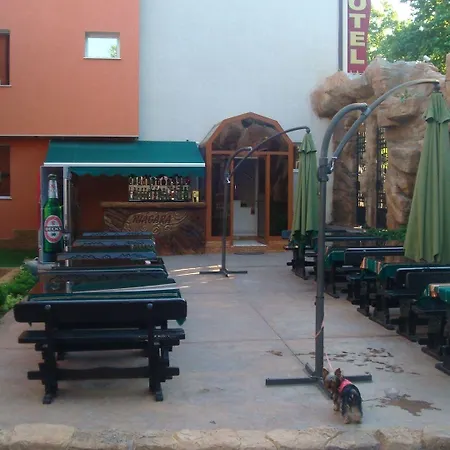 Family Niagara 3* فارنا