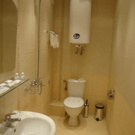 Family Niagara 3* فارنا