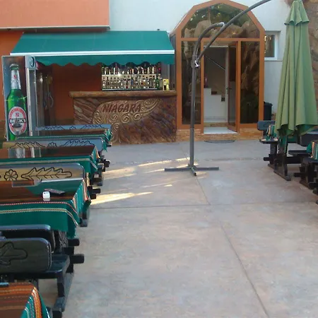 Family Niagara فندق 3*