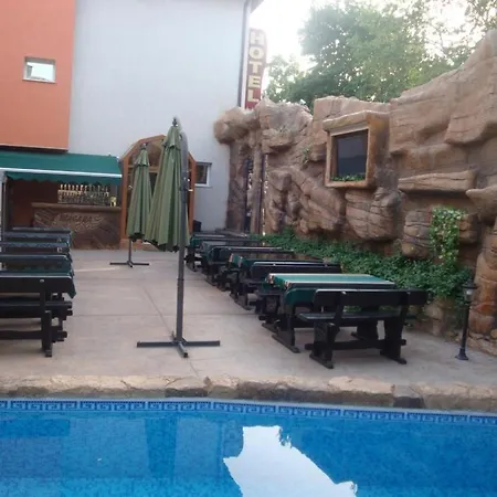 Family Niagara 3* فارنا