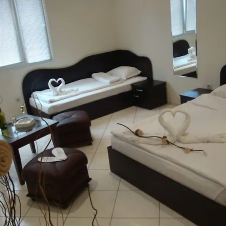 Family Niagara 호텔 3*